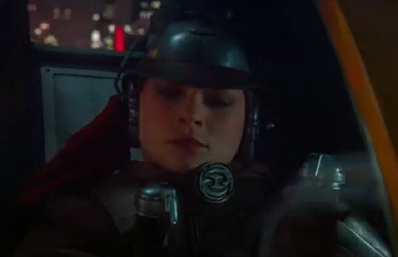 Nome do personagem: Zam Wessel - Filme: Ataque dos Clones (2002) - Assassina alienígena contratada para assassinar a Senadora Amidala, tem a habilidade de mudar a aparência.