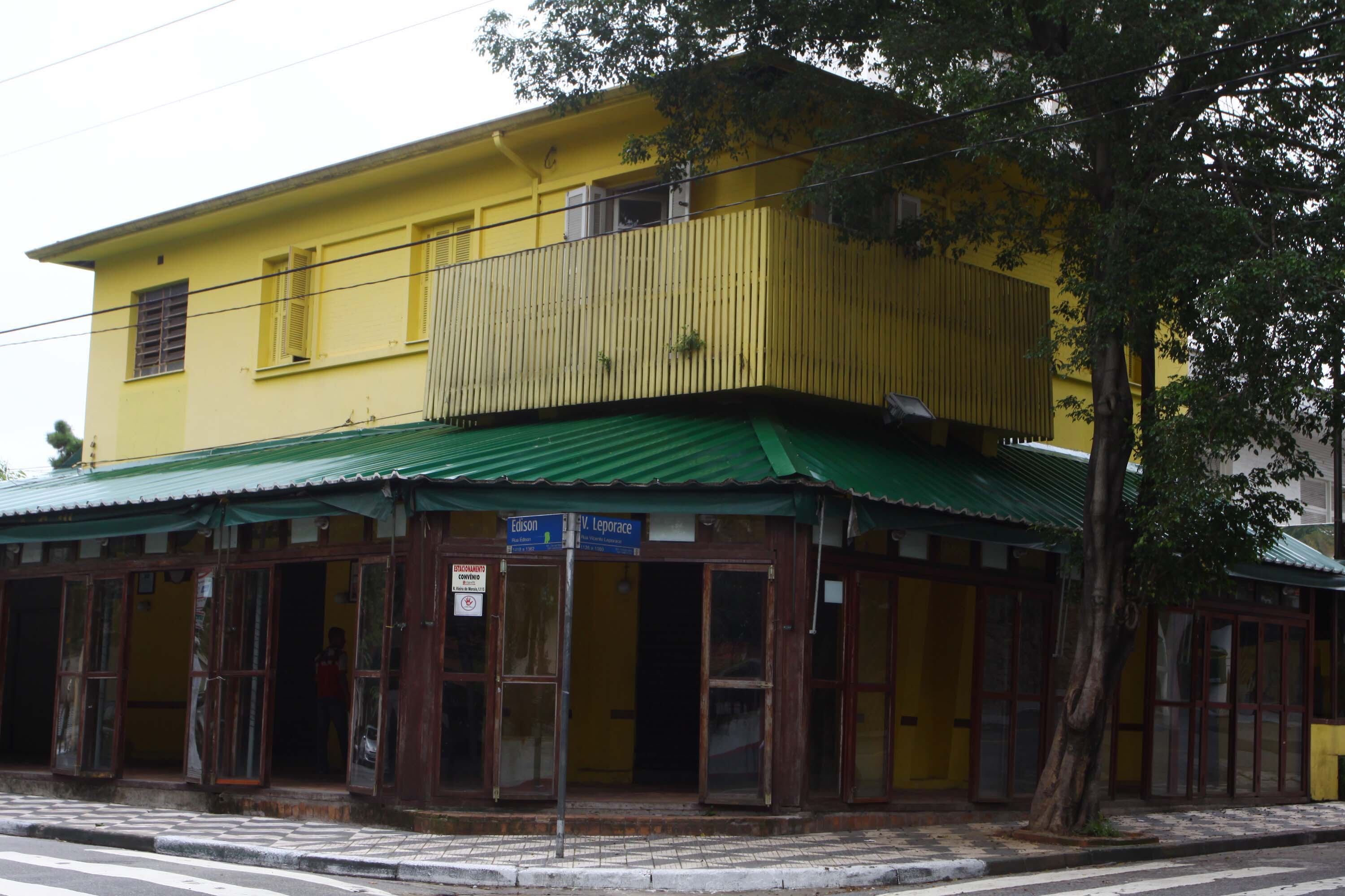 Restaurante é assaltado por três jovens armados na noite desta quarta-feira (2) na zona sul de São Paulo