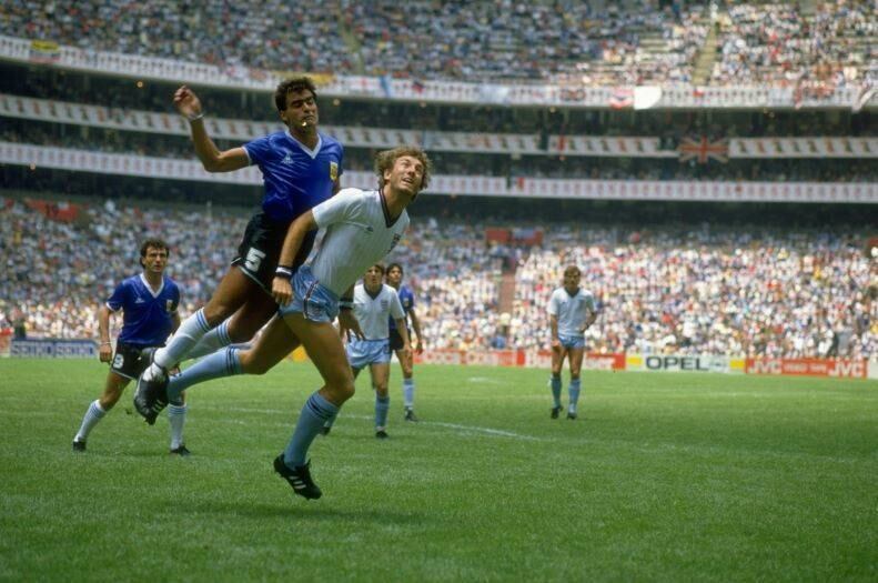 Se em 1970 o Estádio Azteca era tomado pelos brasileiros, 16 anos depois seria dominado pelos argentinos, que assistiriam a Argentina conquistar a segunda copa de sua história em cima da Alemanha