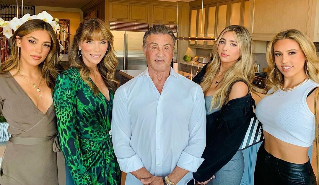 Stallone com a família: a filha Sistine, a mulher Jennifer e as filhas Scarlet e Sophia