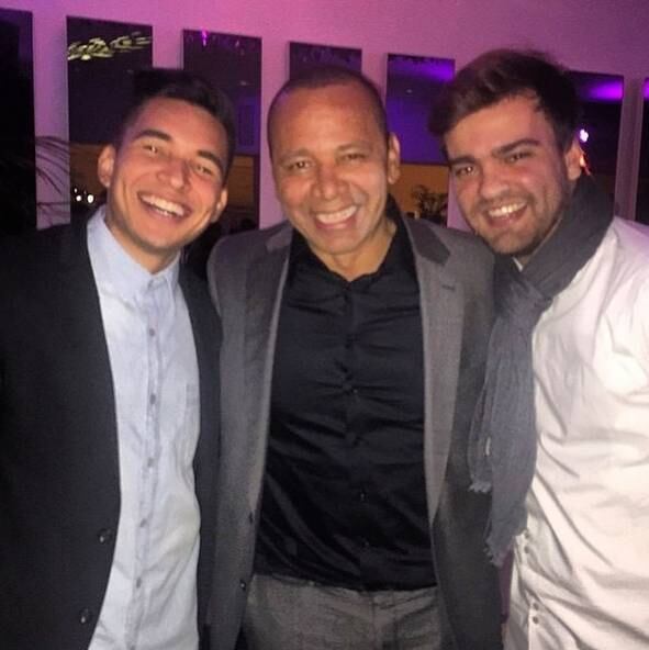 Gil Cebola e Gustavo são amigos de Neymar e também trabalham para o craque, e como nesta sexta-feira (6) é aniversário de Neymar pai, a dupla aproveitar para bajular o chefe