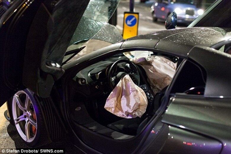 Com o impacto, os airbags do McLaren foram acionados