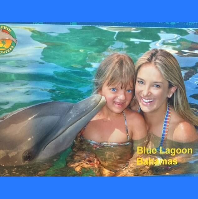 Além de se divertirem com os toboáguas e piscinas, Rafinha e Tici também mergulharam com golfinhos. Uma experiência única, não é mesmo? 