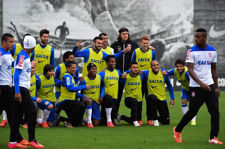 Corinthians teve treino descontraído na véspera do clássico