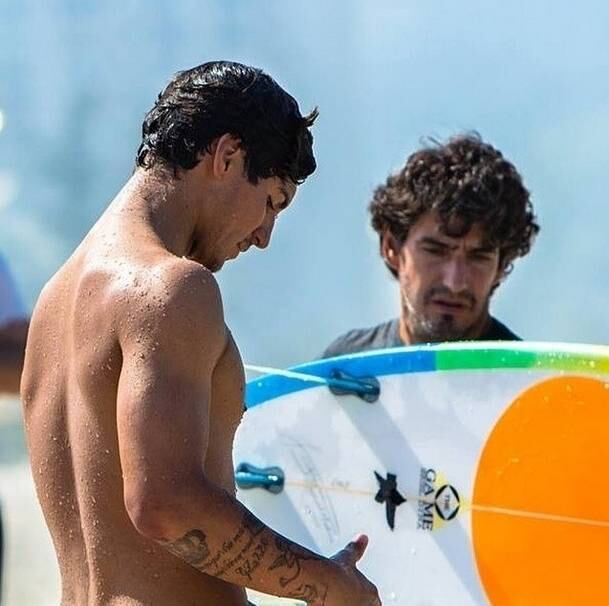 O atleta de 20 anos tem como maior incentivador no esporte o padrasto Charles, a quem chama de pai. Foi ele quem notou que o hobby do enteado poderia se tornar profissão