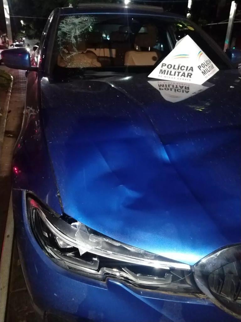 Carro de luxo foi apreendido