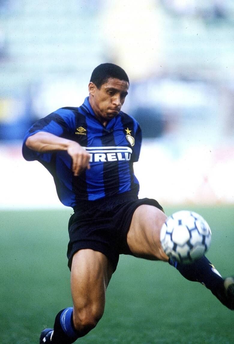 Antes de fazer sucesso pelo Real Madrid, onde se tornou um dos grandes ídolos da torcida madridista, Roberto Carlos teve uma passagem apagada pela Inter de Milão em 1995-96, logo após sair do Palmeiras