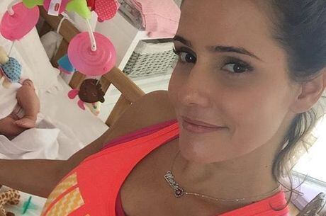 Deborah Secco mostrou que é mãe babona nas redes sociais