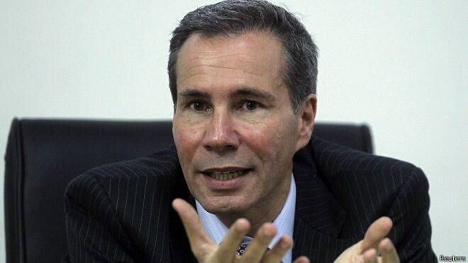 Justiça espera que o Renar (Registro Nacional de Armas) esclareça se a pistola achada pelos investigadores é uma das duas armas registradas no nome do promotor
