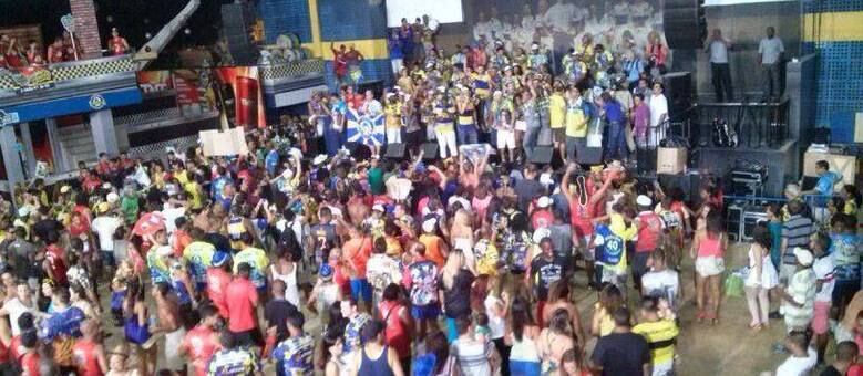 Festa tomou conta da quadra da Unidos da Tijuca para comemorar o campeonato do Carnaval