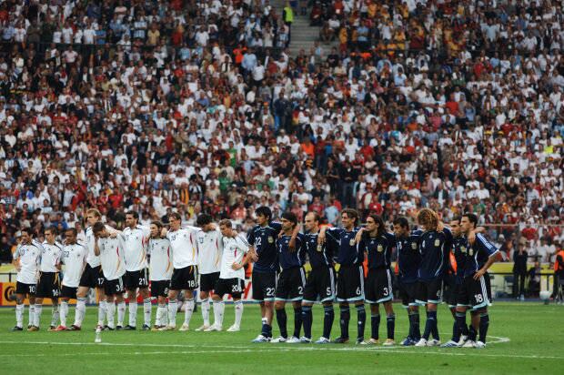 No empate em 1 a 1 que levou o jogo contra a Argentina para as penalidades, Klose marcou outra vez. Nos pênaltis, vitória alemã e festa da torcida anfitriã 