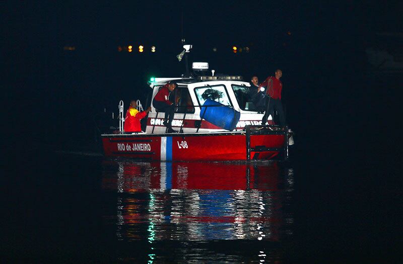 Na madrugada, três corpos foram resgatados do mar

