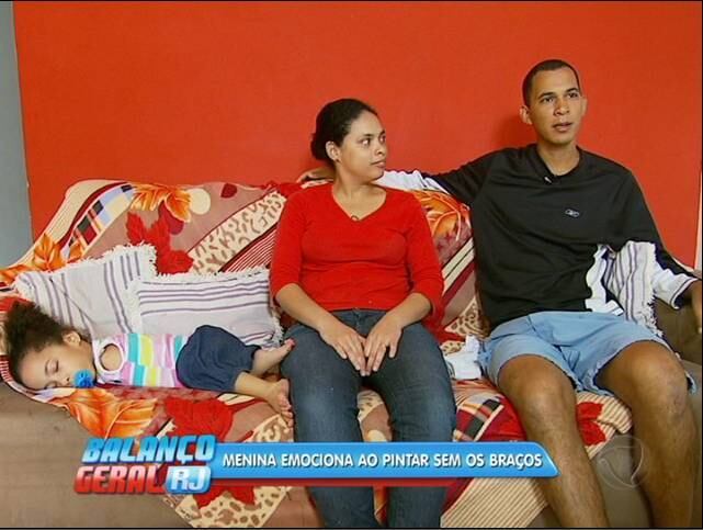 Vários exames foram feitos, mas nenhuma resposta foi conclusiva. Os pais nunca se deixaram intimidar diante do desafio e ensinam para a filha uma lição que vai ajudá-la no futuro.
— É possível levar uma vida normal mesmo com certos tipos de limitações e dificuldades