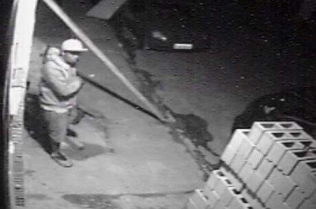 Suspeito já havia sido identificado por meio de imagens do circuito de segurança do prédio onde a vítima morava e foi morta