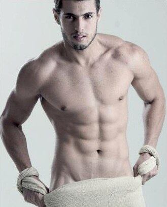 O
modelo foi o vencedor do Mister Camaçari e do Mister Bahia 2013. Em abril deste
ano, ele disputou o Mister Brasil, no Rio de Janeiro 