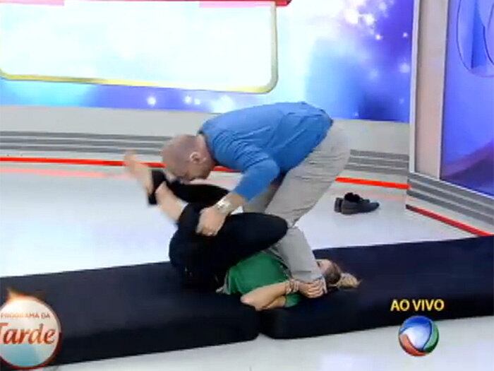 Ao
lado de Britto Jr. desta vez, Ticiane protagonizou uma das cenas mais
engraçadas da televisão brasileira: fez uma cambalhota em dupla

+ Xuxa abre o Mar Vermelho e invade Os Dez Mandamentos

> Acesse o R7 Play e assista na íntegra a todos os programas da Record! Clique e experimente!
