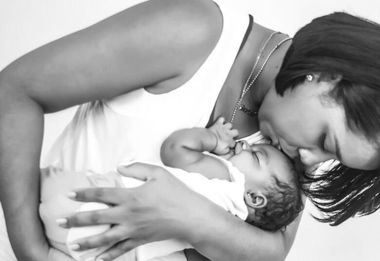 Mas, segundo a médica há um ingrediente essencial na hora de estabelecer a rotina ao novo membro da família. “O afeto faz com que o bebê perceba que aquilo que lhe é ‘imposto’ é o melhor para ele”, justifica.