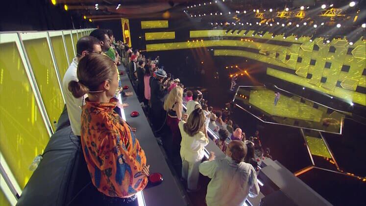 Esse palco todo amarelo dá a impressão de que vem um 100 por aí! Será?