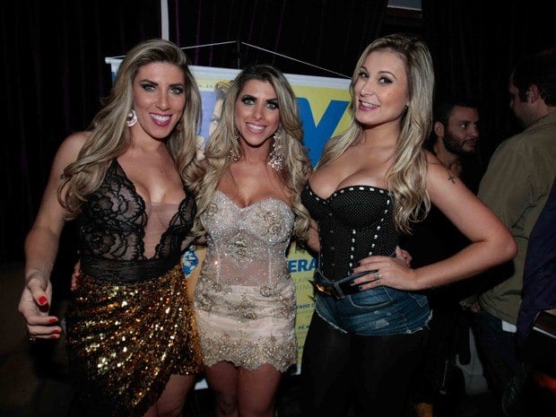 

Andressa Urach ainda se recupera da
inflamação que teve nas pernas por conta da retirada de um líquido que havia
colocado para ficar com as coxas definidas. Porém, na noite de quinta-feira (31),
a loira deu um jeitinho e compareceu na festa de lançamento da revista Sexy,
que traz Ana Paula Minerato na capa

