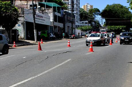 Segundo relatos de moradores, eles ouviram um grande barulho por volta das 3h