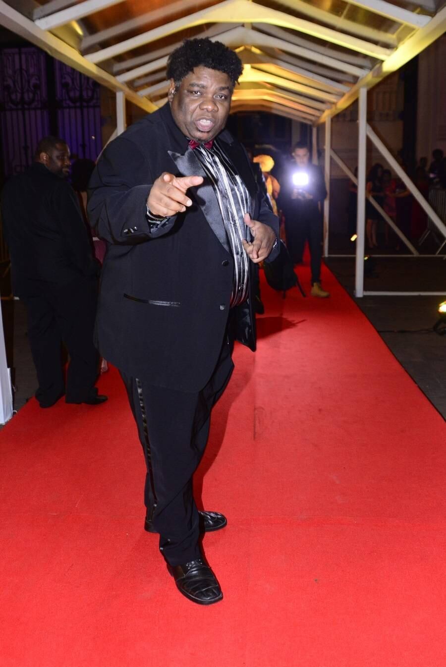 O ator e músico Sérgio Loroza fez pose no tapete vermelho