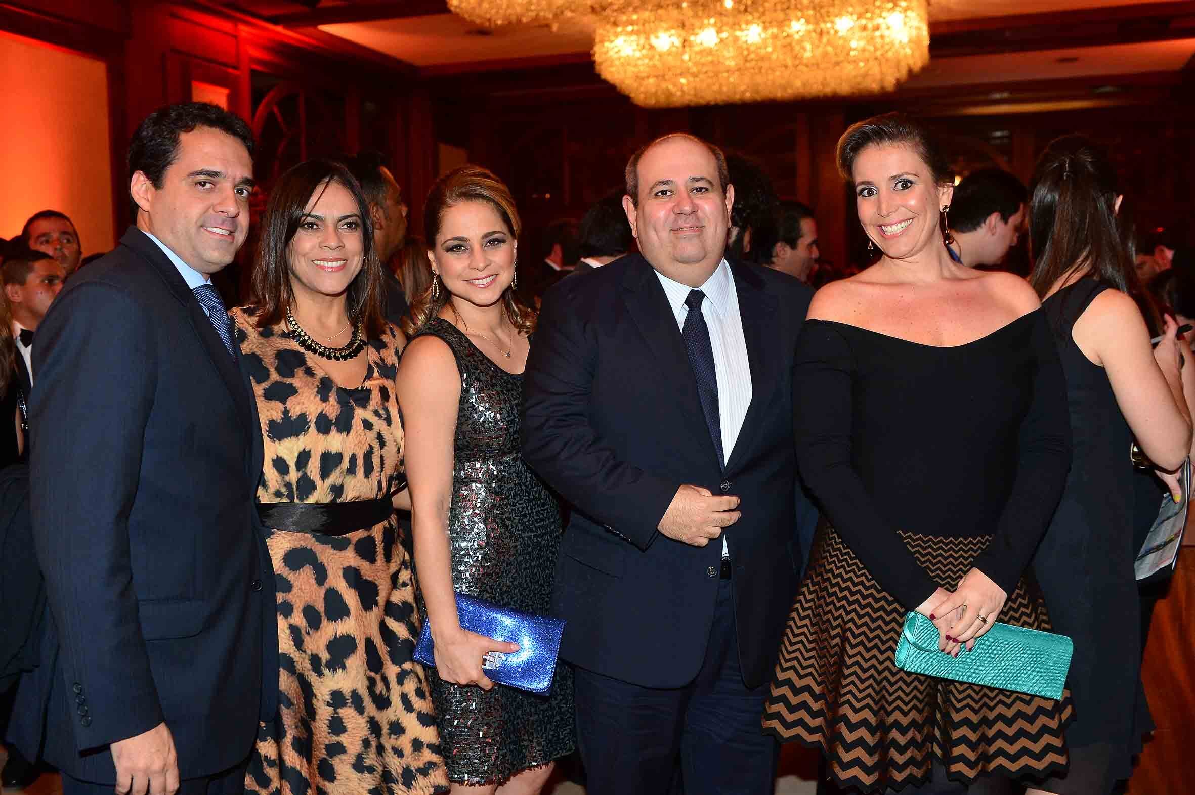 Presidente da Rede Record, Luiz Claúdio Costa prestigia jantar beneficente ao lado de convidados