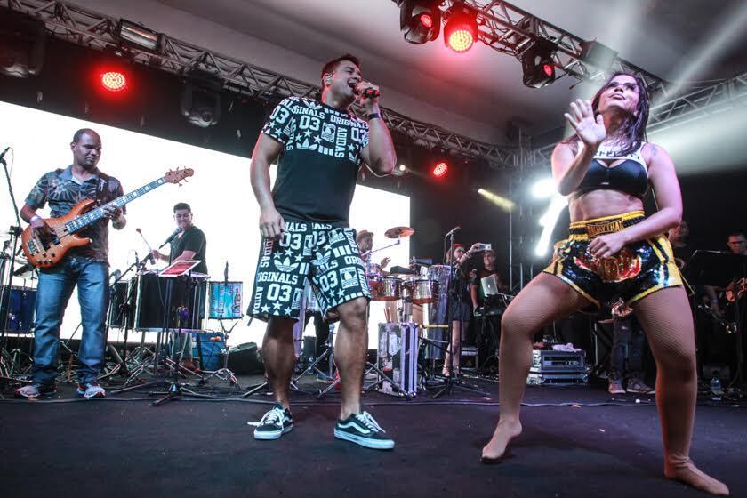 ...até que Xanddy, do Harmonia do Samba, entrou no palco