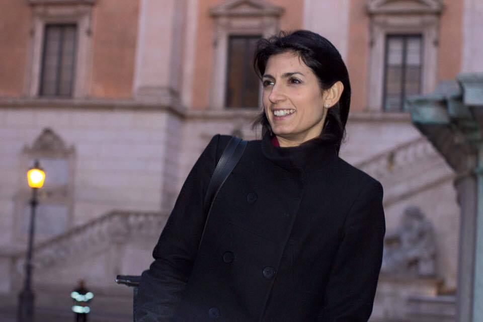 Caso Raggi consiga mais de 50% dos votos no segundo turno e vença as eleições, será um duro revés para o PD de Renzi, pois consolidará o cenário de que a principal oposição ao governo deixa de ser a direita e se torna o "antipartido" M5S, que se posiciona contrário ao sistema e já é a segunda força política do país