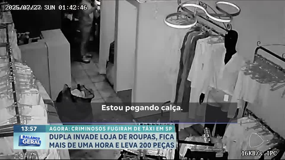 Criminosos furtam loja de roupas em São Paulo e levam mais de 200 peças