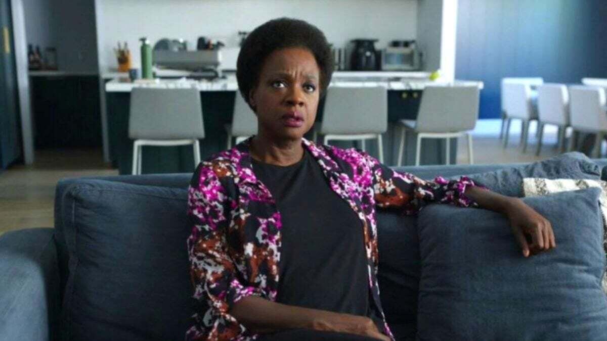 Viola Davis como Amanda Waller, em Pacificador