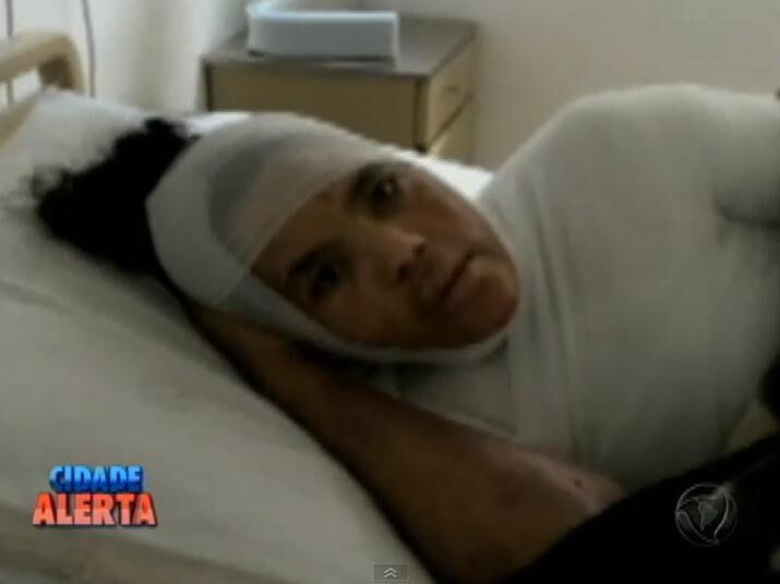 Ana Carolina e um senhor dormiam na porta de um bar quando foram abordados pela dona casa, que fica na parte de cima do estabelecimento. Gisele, de 33 anos, confessou que ateou fogo na dupla. Ela disse que não gostou de ver os moradores de rua dormindo perto de sua casa, de acordo com a reportagem do Cidade Alerta. Veja na reportagem
+ Quer ver tudo o que rolou no Cidade Alerta? Veja a íntegra no R7 Play