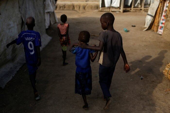 No caos da guerra civil no Sudão do Sul, foram necessários três anos para que Nyagonga Machul conseguisse reecontrar seus filhos.

Em 2013, Machul viajou da vila onde morava para a capital do país quando o presidente Salva Kiir, da etnia Dinka, demitiu o deputado Riek Machar, do grupo étnico dos Nuer. A demissão despertou uma guerra civil na nação mais nova do mundo, que enfrenta há anos diversos conflitos étnicos