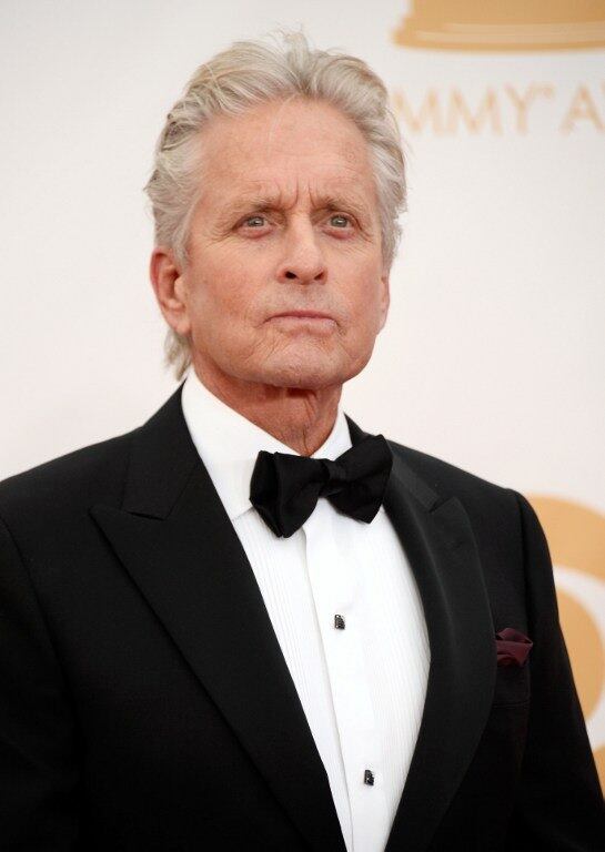 Michael Douglas, que venceu como melhor ator de filme para TV com Behind the Candelabra
