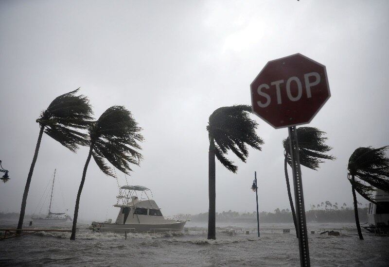 Irma chegou ao litoral com ventos contínuos de mais de 209 quilômetros por hora