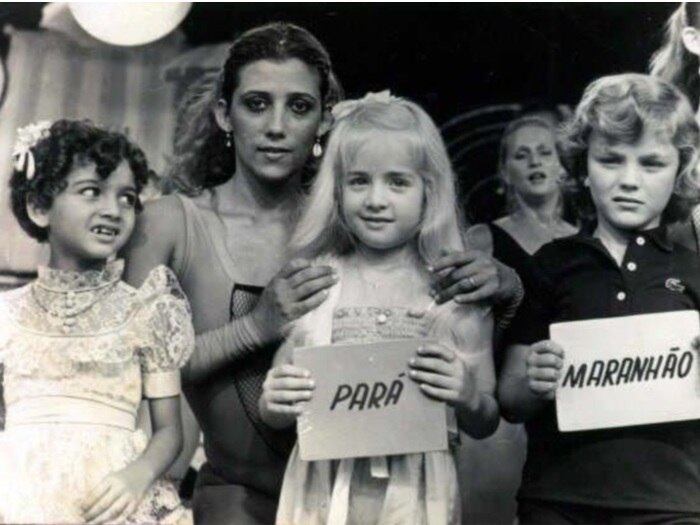 Angélica relembrou a infância e postou uma foto ao lado de Rita Cadilac em seus tempos de chacrete