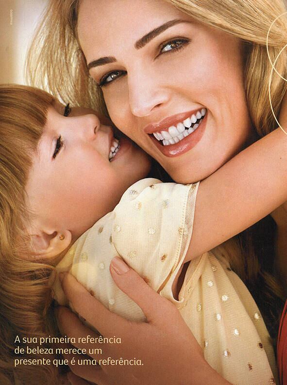 A fila pode ter andado para Cauã Reymond. De acordo com a revista Glamour, o ator estaria namorando Camila Espinosa, ex-modelo e atualmente empresária do ramo de moda. A loira é também mãe de uma menina, a pequena Bruna, com quem recentemente estampou uma campanha do Boticário