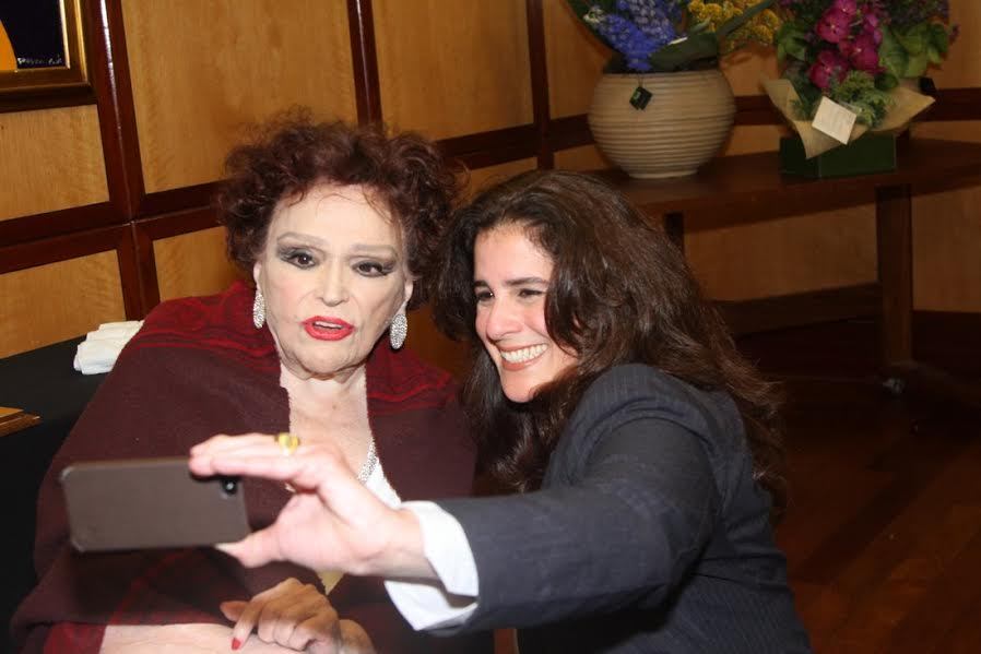 Lucia Veríssimo aproveitou a oportunidade para tirar uma selfie com Bibi