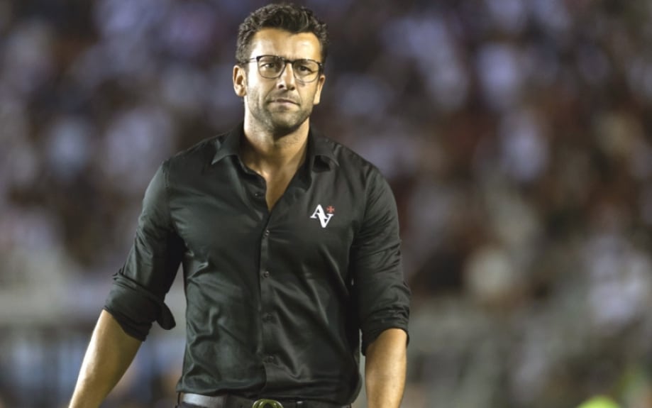 Alberto Valentim acabou sendo demitido do Vasco após a derrota na decisão do Carioca para o Flamengo. Na Colina, o técnico somou 41 jogos, com 18 vitórias, 11 empates e 12 derrotas.