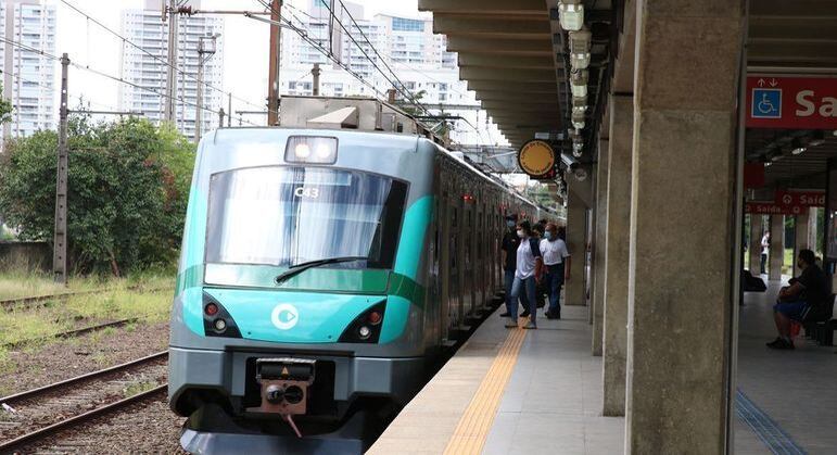 Linha 9-Esmeralda e 8-Diamante são operadas pela ViaMobilidade