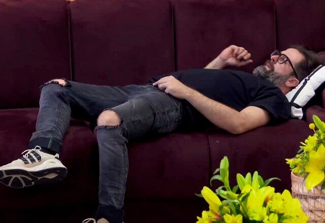 Amizade x Intriga

César fez grandes amizades no confinamento do reality, mas teve algumas situações adversas com Michele, mesmo sem nunca terem discutido, eles não eram muito próximos e trocavam algumas farpas 