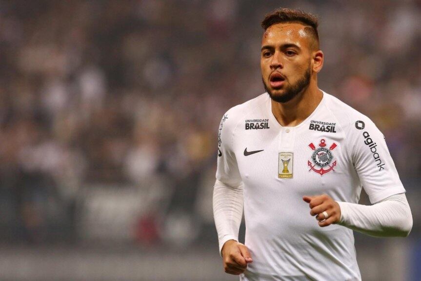 A transferência de Maycon, do Corinthians, para o Shakhtar Donetsk foi acertada em abril. O volante não deve atuar pelo Timão depois da Copa. Cria da base, o jogador disputou