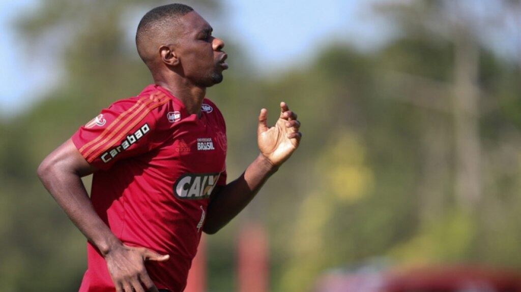 No Flamengo, o veterano da equipe é ninguém menos que Juan. Cria das categorias de base e ídolo do Rubro-Negro, o zagueiro tem exatos 39 anos, sete meses e oito dias de vida;