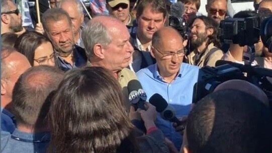 Ciro Gomes (PDT) durante evento de campanha neste sábado, em Porto Alegre (RS)