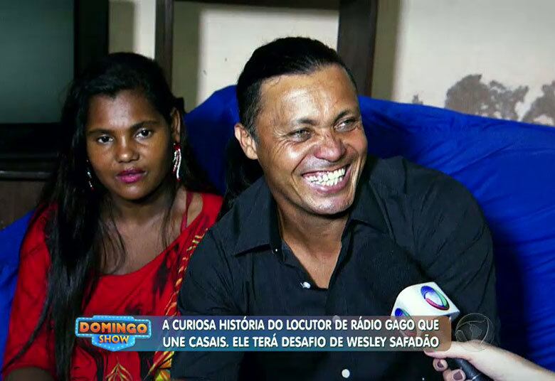 Com o passar do tempo, Renatão foi aprendendo técnicas pra não gaguejar. Seu segredo para ser locutor? Ele contou ao Domingo Show: falar devagar, colocar vogais antes de nomes que começam com letras difíceis como "P" e acreditar em Deus.
— Tem uma chavinha na minha cabeça que se chama Deus... Quantas vezes eu já até rezei para alguns ouvintes com certo tipo de letra não me ligarem!
• Assista às íntegras do Domingo Show quando e onde quiser!