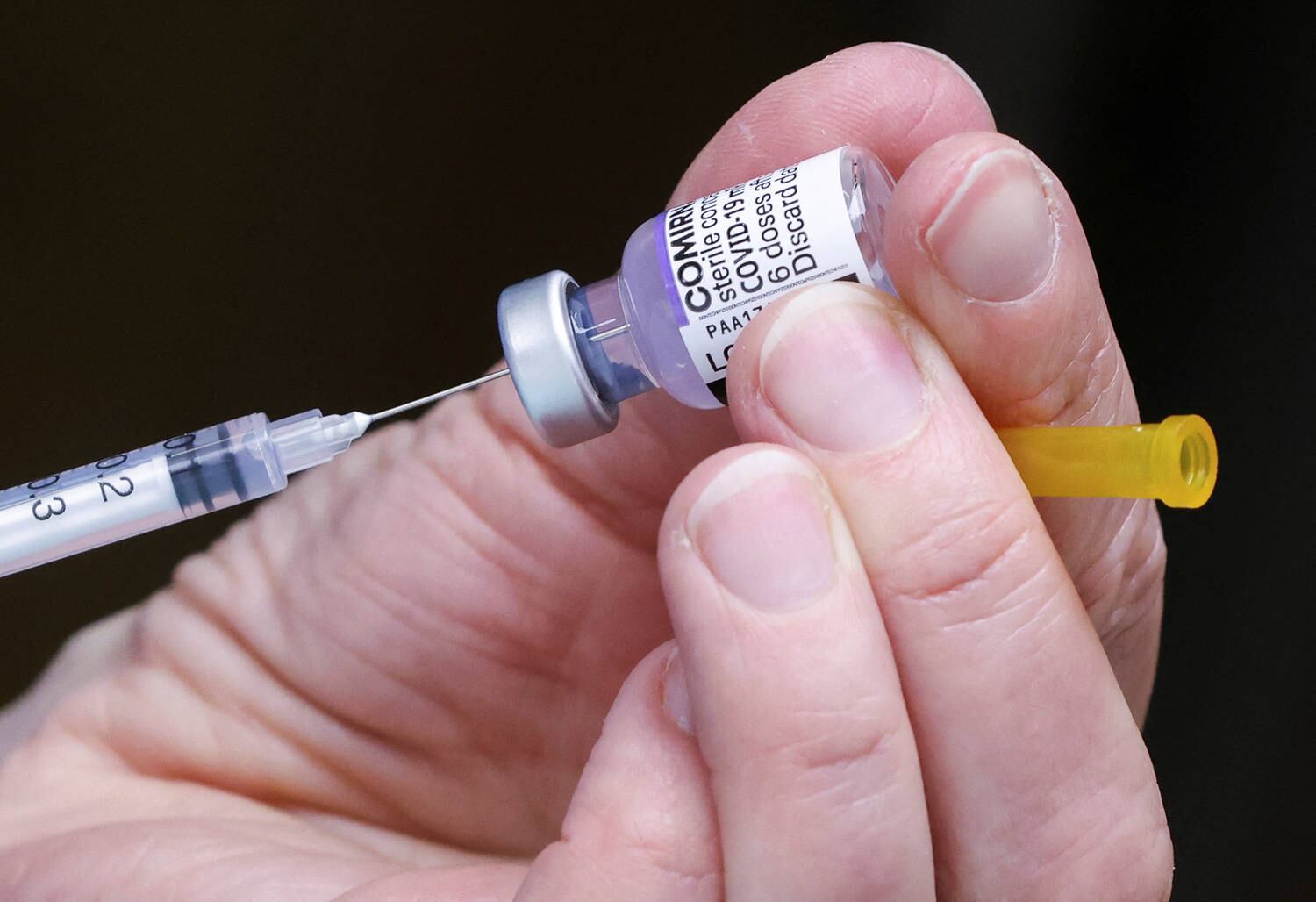 A medical staff prepares a booster dose of Pfizer's coronavirus disease (COVID-19) vaccine at a vaccination centre in Brussels, Belgium, January 5, 2022. REUTERS/Yves Herman