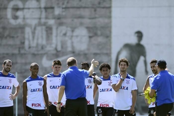 O domingo (19) promete ser agitado para os amantes do futebol, principalmente para os corintianos. Os apaixonados pelo Alvinegro terão duas oportunidades de torcer pelo seu time de coração. Curioso? O R7 explica: