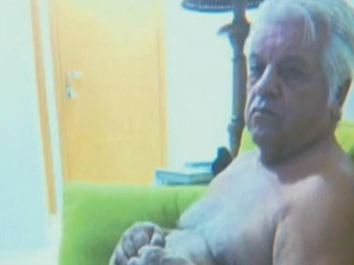 O crime em 2002 e foi condenada em 2009, mas ficou em liberdade até 2014 por conta de recursos. Veja na reportagem!
— Ele me espancou até eu não aguentar mais. Ele me bateu muito e me largou na estrada. Eu sofri um aborto pelas pancadas e meu pai não sabia que eu estava grávida. Quando ele ficou sabendo o que tinha acontecido, resolveu se vingar, conta a moça.

Médica que cortou pênis do ex-noivo coloca a culpa no próprio pai
