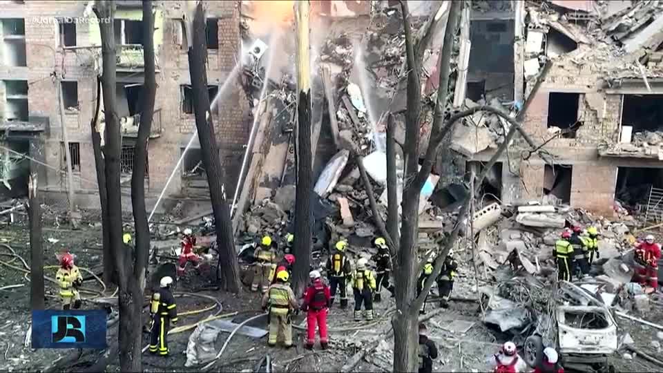 Ataque com drones e mísseis russos contra a Ucrânia mata ao menos 14 pessoas