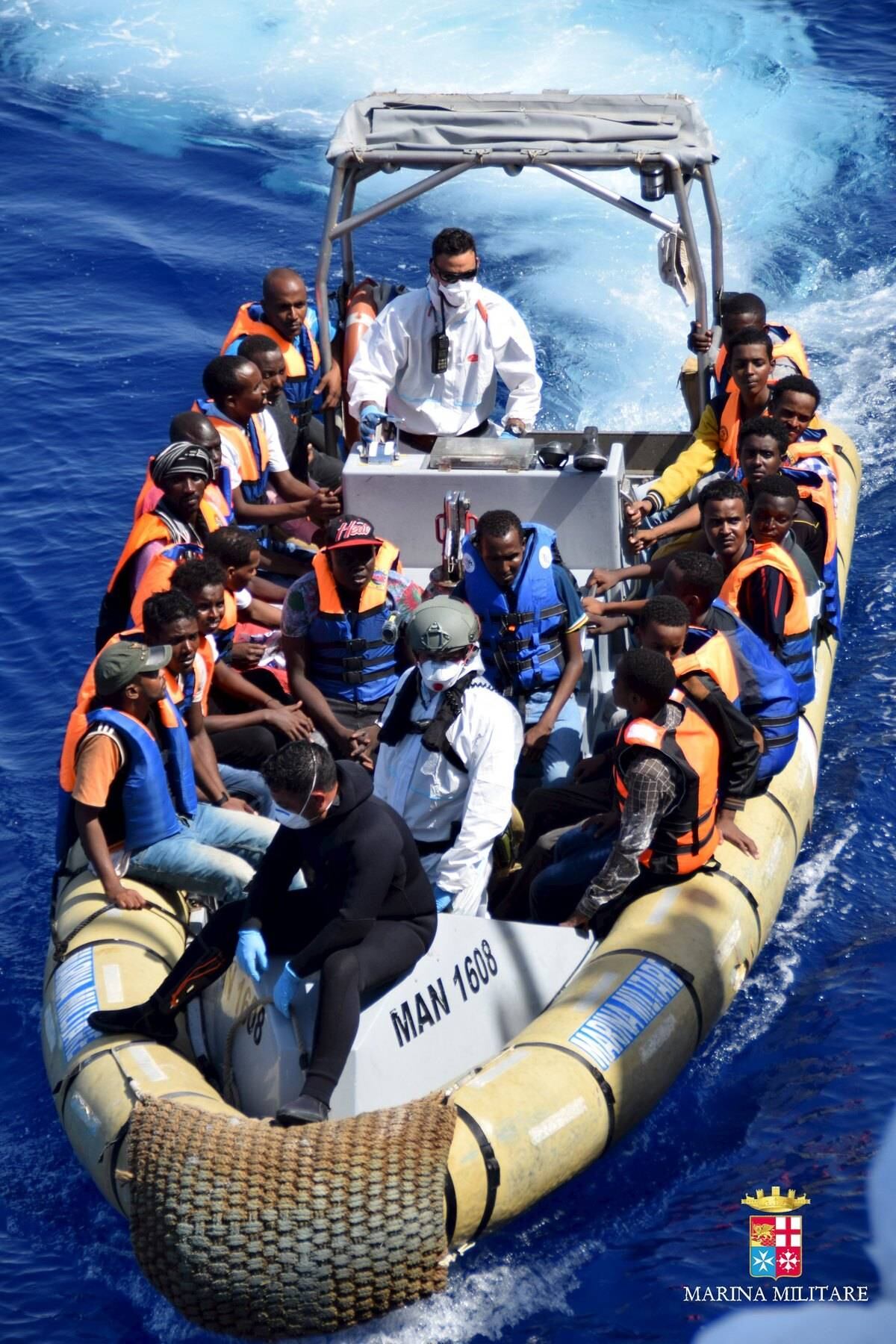 PORTUGAL  


O governo português disponibiliza
ajuda de acordo com a situação econômica individual e cada refugiado pode  receber segurança social para o salário mínimo
de subsistência