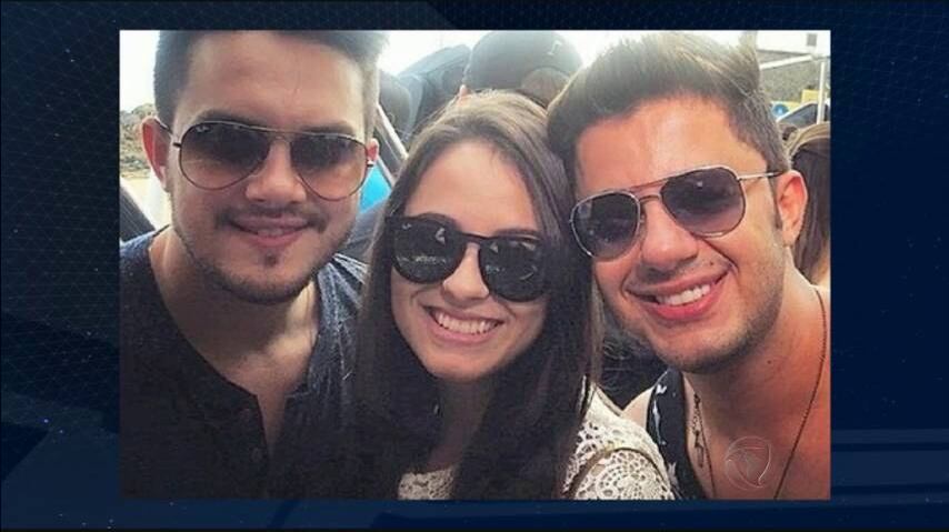 Chegou a ser divulgado pela imprensa a notícia de que Cristiano teria deixado um seguro de vida a familiares no valor de R$ 20 milhões

+ Dona de lava rápido se sente culpada pela morte de Cristiano Araújo e defende motorista

> No R7 Play você assiste a todas as matérias do Domingo Espetacular! Clique e experimente de graça!
